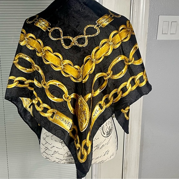 SOLD Chanel Vtg 80’s Authentic Chain Motif Logo Spellout Black Gold Silk Scarf - Picture 4 of 14